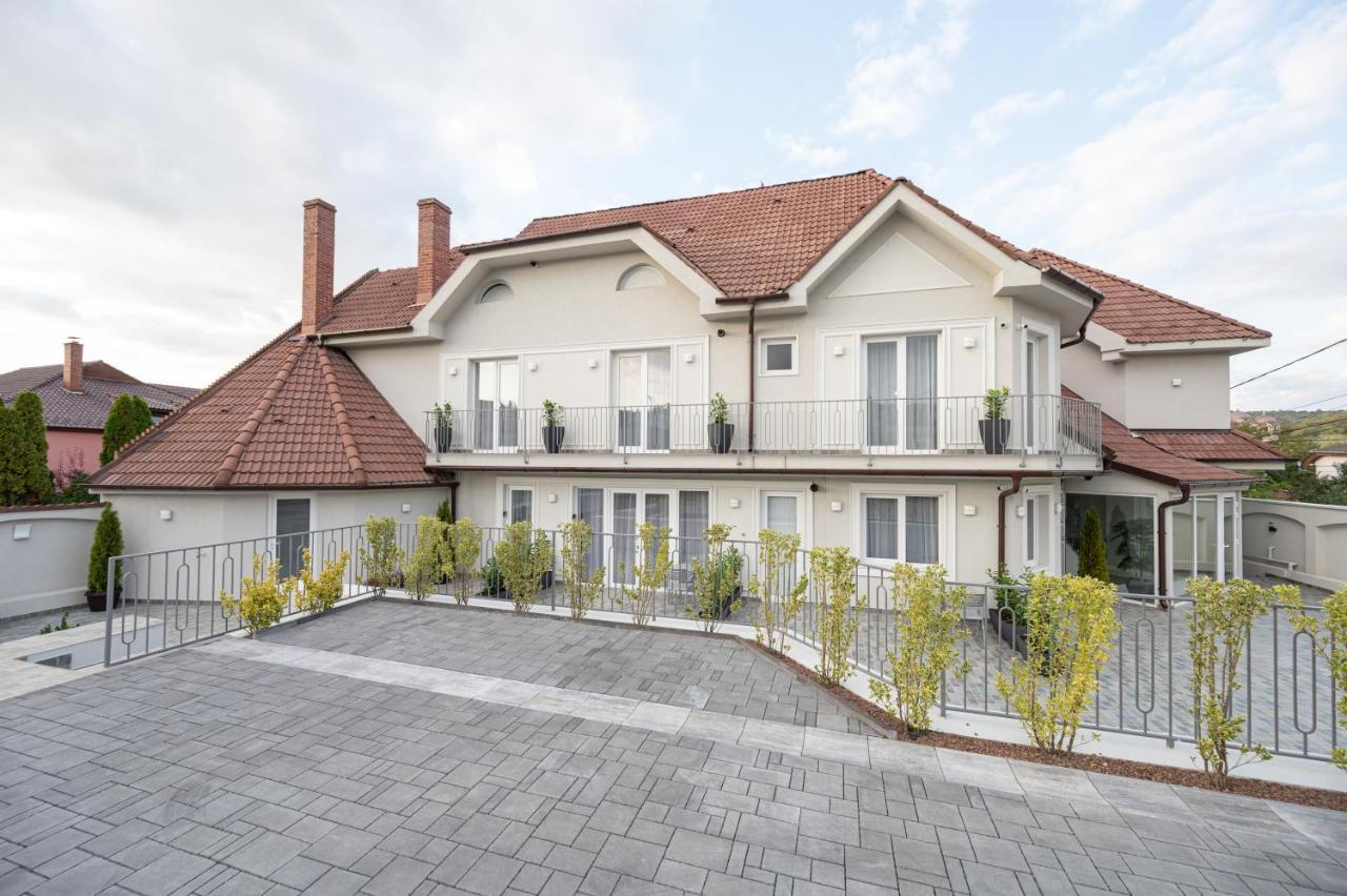 Dozsa Aparthotel