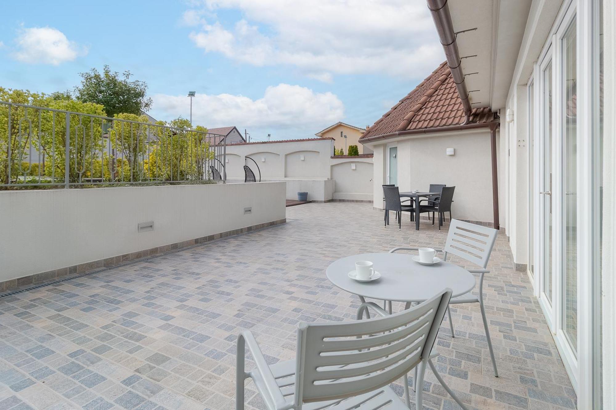 Dozsa Aparthotel Oradea
